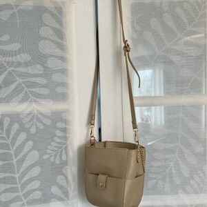 Elegant Leather Gold Chain Strap Women's Bag